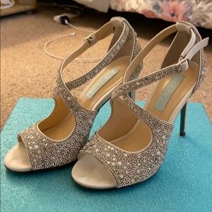 Betsey Johnson Size 6 Ivory